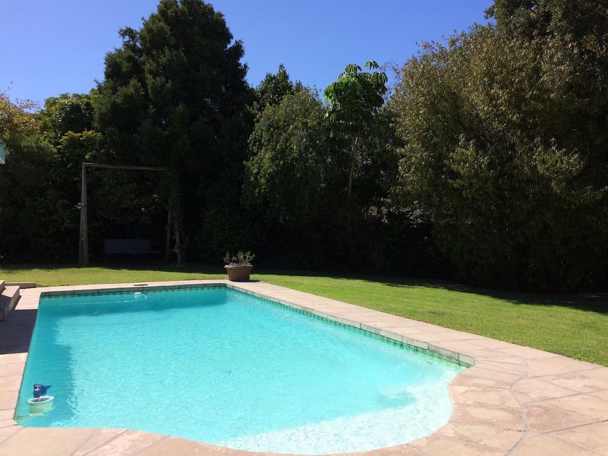לינה וארוחת בוקר קייפטאון Camelot In Constantia מראה חיצוני תמונה