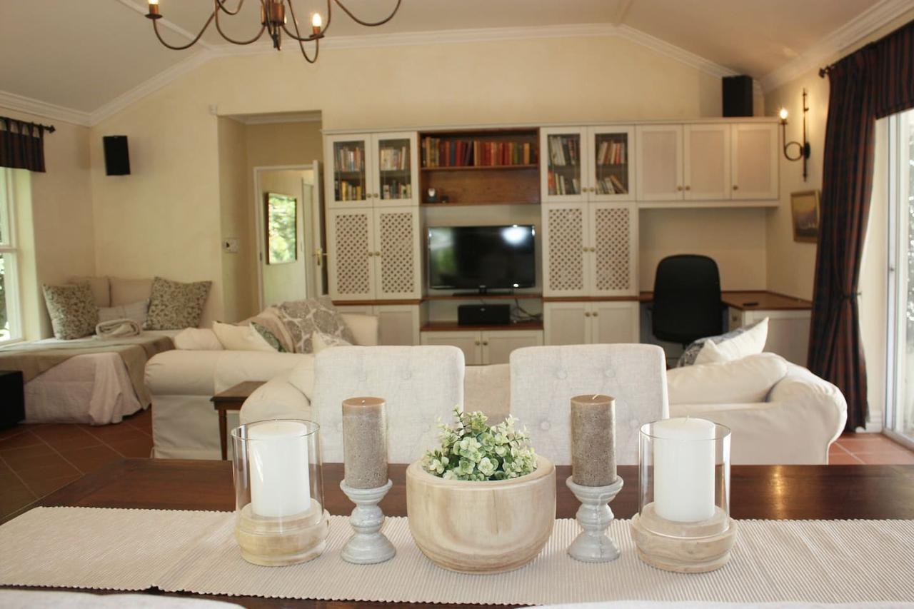 לינה וארוחת בוקר קייפטאון Camelot In Constantia מראה חיצוני תמונה