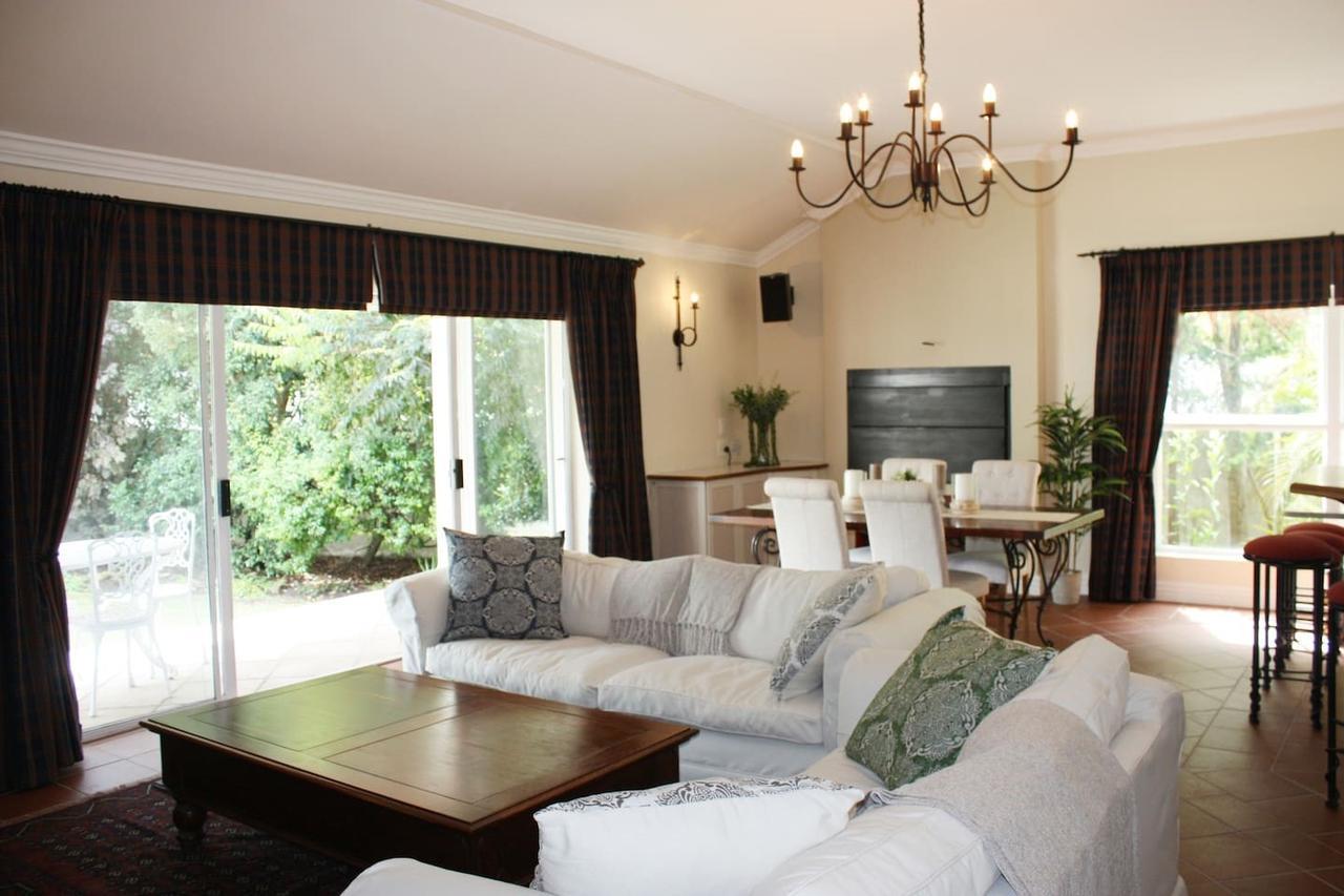 לינה וארוחת בוקר קייפטאון Camelot In Constantia מראה חיצוני תמונה