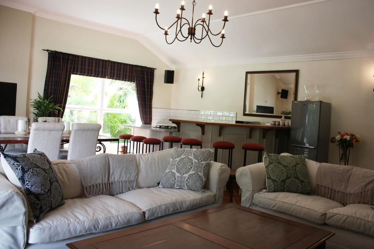 לינה וארוחת בוקר קייפטאון Camelot In Constantia מראה חיצוני תמונה