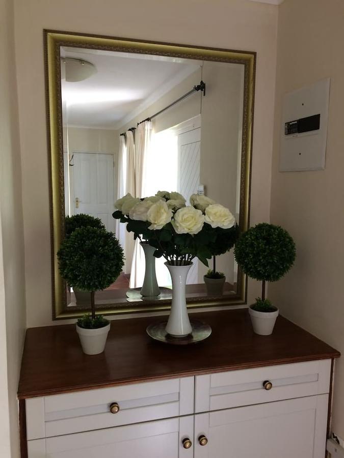לינה וארוחת בוקר קייפטאון Camelot In Constantia מראה חיצוני תמונה