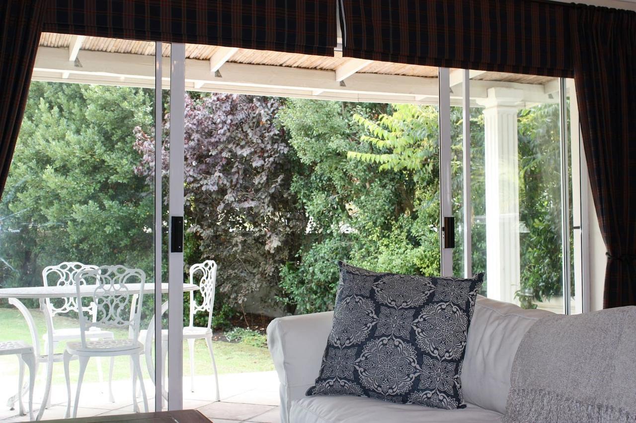 לינה וארוחת בוקר קייפטאון Camelot In Constantia מראה חיצוני תמונה