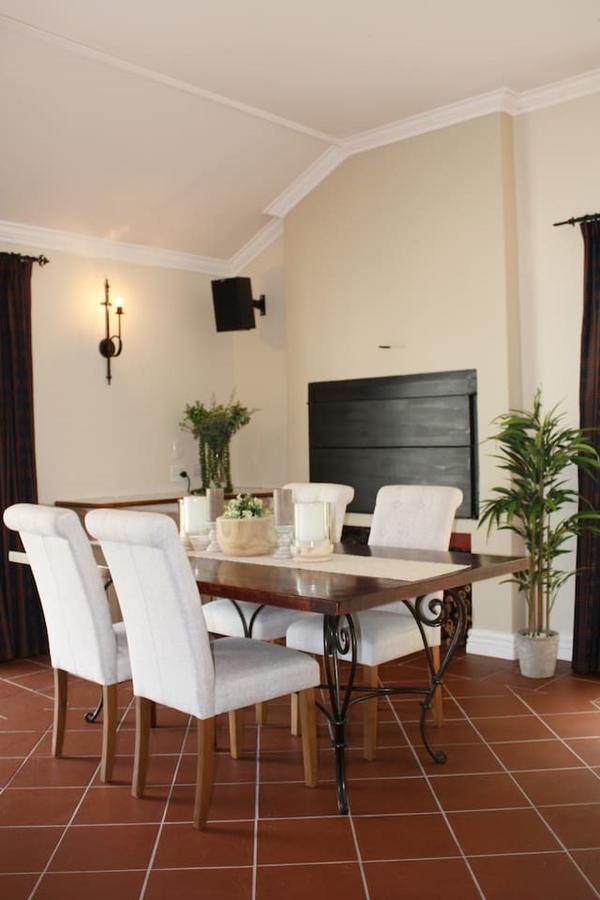 לינה וארוחת בוקר קייפטאון Camelot In Constantia מראה חיצוני תמונה