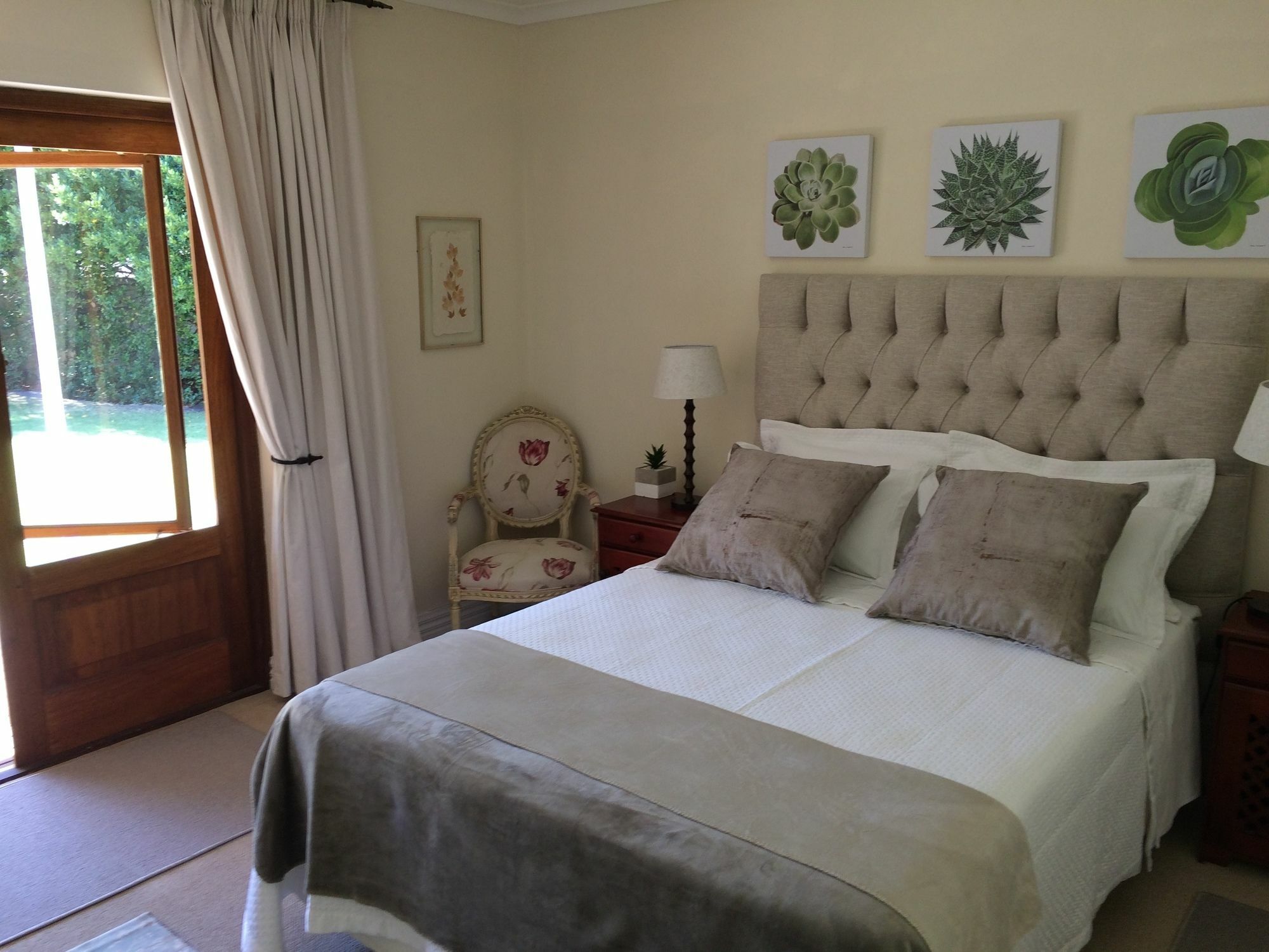 לינה וארוחת בוקר קייפטאון Camelot In Constantia מראה חיצוני תמונה